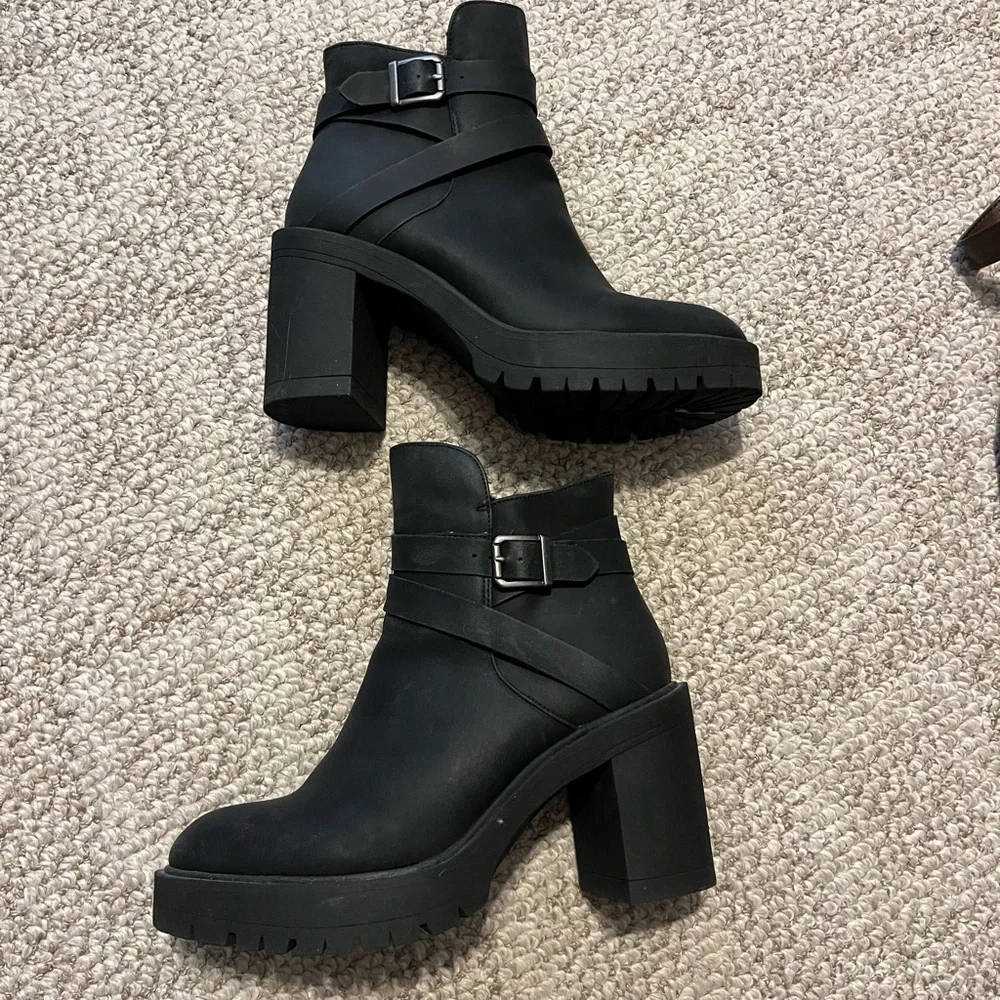 Wonderly Black Nessie Ankle Boots with Buckle Detail size 8 - Picture 4 of 6
